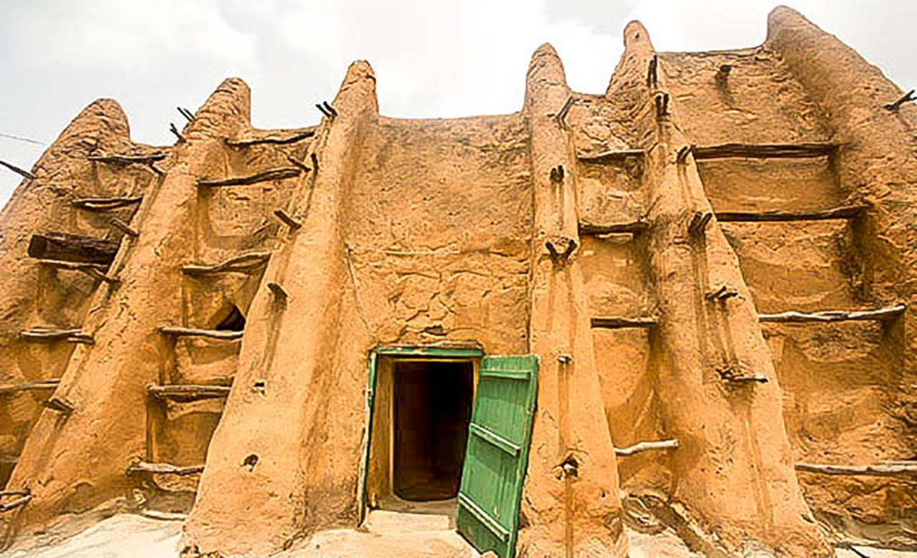 L'Antique Mosquée de Sorobango : Un Trésor Architectural et Spirituel