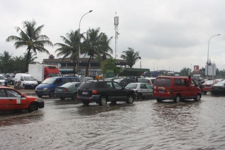 Que faire à Abidjan quand il pleut : Activités et lieux pour profiter de la ville sous la pluie